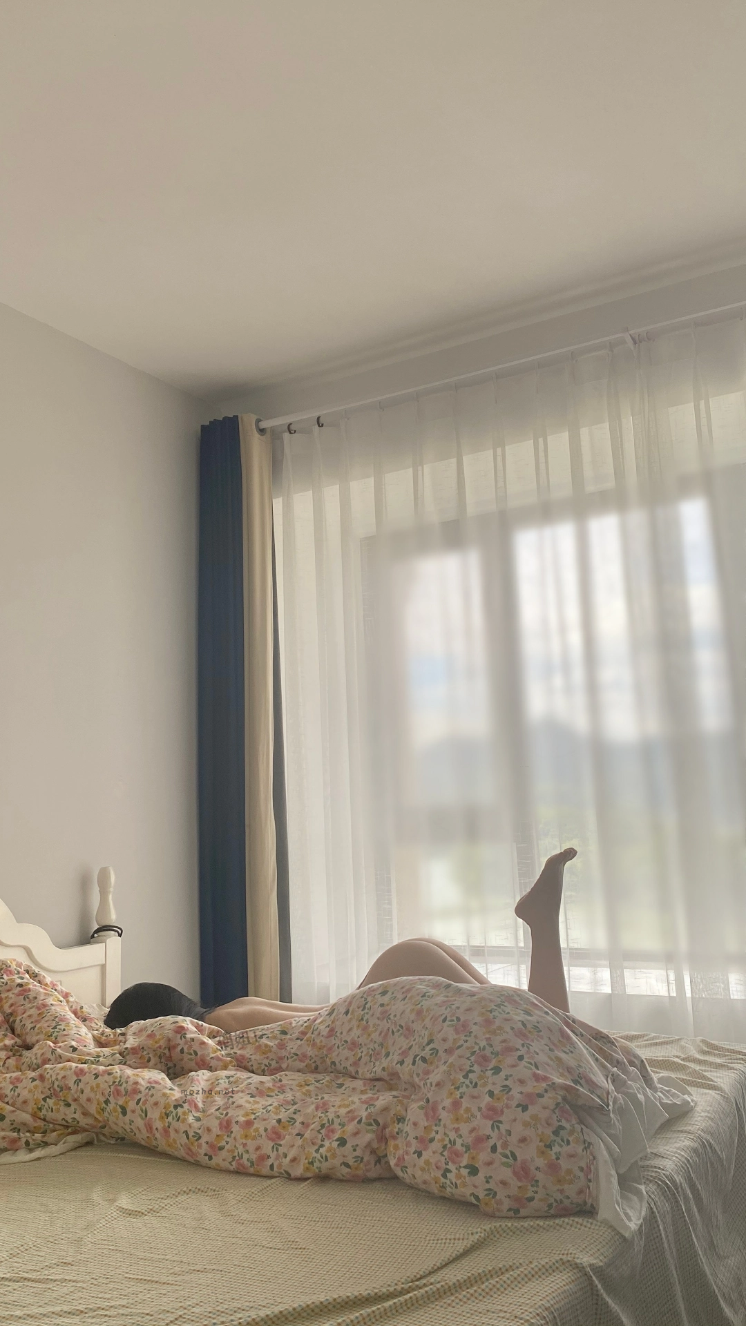 俏妞qiaoniuTT – 遮不住的春光【12P】